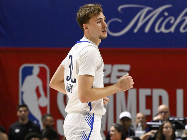 El novato número 1, Cooper Flagg, jugó por primera vez con los Dallas Mavericks 